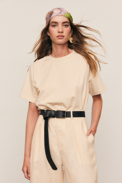 A rich leather belt with antique-finish buckle and knot detail, this accessory adds a touch of rustic charm and polished edge. Crafted to cinch your waist with timeless elegance, it pairs perfectly with dresses or tailored separates.