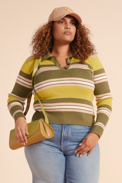 This slim-fit cotton rib henley top blends sporty stripes with subtle sophistication. Featuring a classic collar, long sleeves, and mid-weight stretch, it’s an elevated essential that pairs effortlessly with everything from jeans to skirts.