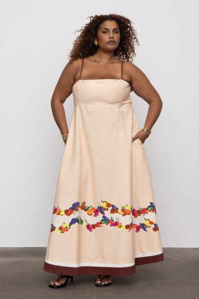 The Fruity Slip Dress floats in a premium linen blend with delicate florals and a full skirt that sways with every step. Adjustable straps and side pockets bring comfort and function to this dreamy maxi, perfect for sunlit days and special moments.