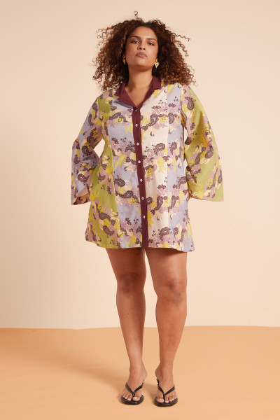 This mini dress dress exudes relaxed sophistication,especially on those casual days. It's made from a cotton-linen blend and fastens with shell buttons down the front. The paisley print in contrasting pannels offers a fresh approach.