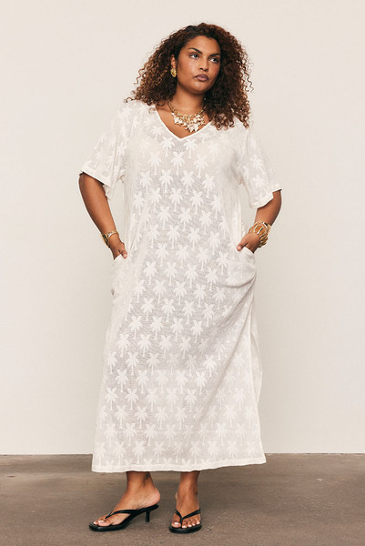 Artful and effortless, the Cotton Lace Tee Dress is crafted from a premium knitted cotton-blend lace featuring Bohemian Traders’ signature palm motif. With a relaxed, oversized silhouette and wide short sleeves, it drapes beautifully for summer days. A breathable natural-fibre piece designed for comfort, texture, and graceful movement under the sun.