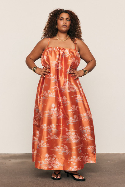 Designed for moments that linger long after sunset, the Kauai Maxi Dress is crafted from soft woven viscose in Bohemian Traders’ exclusive Kauai print. With a gathered neckline and fluid drape, it moves with quiet confidence and effortless grace. A statement piece for summer occasions, it's refined, artful, and made to shine after dark.
