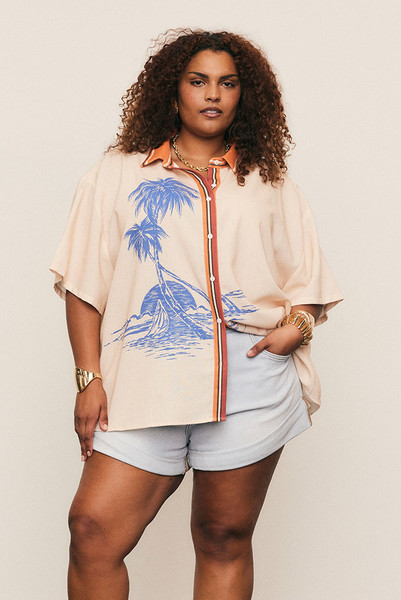 The Kauai Short Sleeve Shirt blends relaxed tailoring with refined ease. Crafted from a premium linen blend and finished with Bohemian Traders’ custom Kauai placement print, it features a classic collar and softly draped short sleeves. An elevated summer essential thats breathable, versatile, and made to pair effortlessly with the matching Kauai Pant.