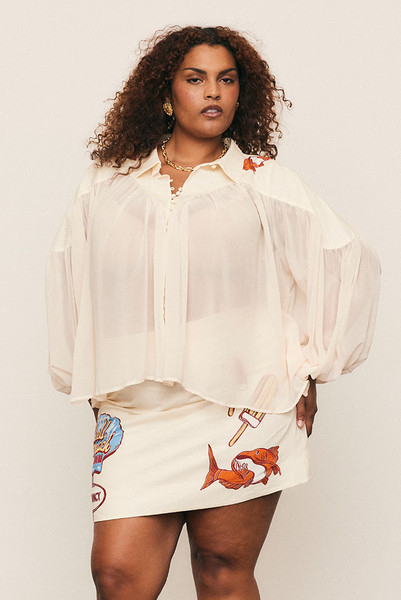 The Carp Blouse balances artistry and ease, featuring a semi-sheer crepe body and solid cotton yoke detailed with Bohemian Traders’ in-house carp print. Voluminous sleeves and a soft drape lend elegance to everyday dressing. A refined piece that layers beautifully from coastal mornings to city evenings.