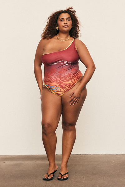 Confident and considered, the Kai Tri Bikini Set combines timeless design with premium construction. Cut from soft matte spandex in Bohemian Traders’ exclusive print, this fully lined, adjustable style has been perfected through fittings across every size. Pair with the Balmy Palms Sarong for a sun-ready statement that celebrates quality, comfort, and the art of effortless dressing.