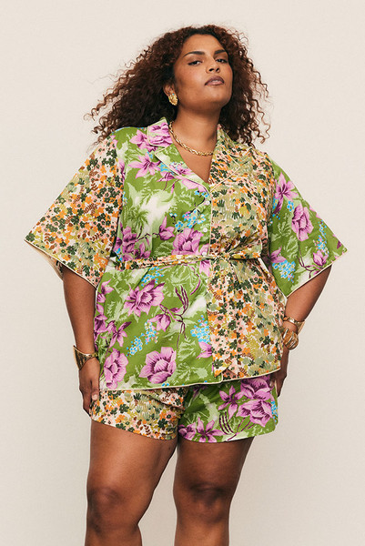 Soft and expressive, the Ivy Shirt is crafted from lightweight cotton voile featuring Bohemian Traders’ exclusive spliced print. Designed with short sleeves, a resort collar, and refined piping detail, it offers an easy, relaxed fit that feels both bold and effortless. Pair with the matching Ivy Sport Short for a cohesive, artful summer set.