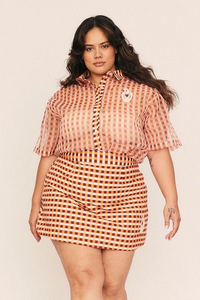 The Swan Short Sleeve Shirt brings structure and softness together in a breezy silhouette made for sunlit days. Crafted from lightweight, semi-sheer organza with a crisp drape, it features Bohemian Traders’ exclusive in-house print and delicate swan embroidery at the chest—an understated nod to thoughtful detail.