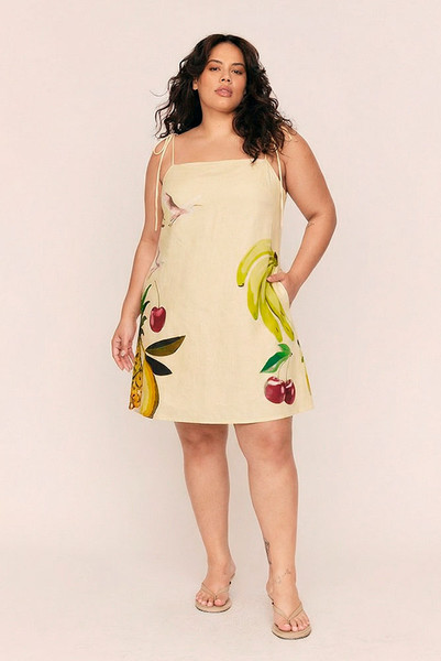 Charming and sun-kissed, the Fruito Mini Tie Dress is your invitation to lean into the joy of summer dressing. Crafted from a premium linen-cotton blend in Bohemian Traders’ custom fruit placement print, it’s designed for a close, flattering fit that skims the body with ease.