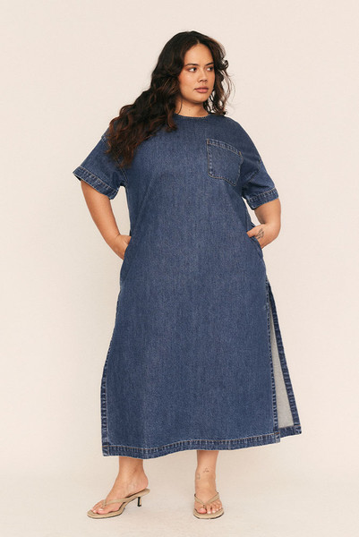 Effortless structure meets everyday ease in the Drop Shoulder Denim Midi Dress. Crafted from heavyweight, premium cotton denim, this boxy silhouette is designed to drape with intention - oversized, unfussy, and quietly elevated.