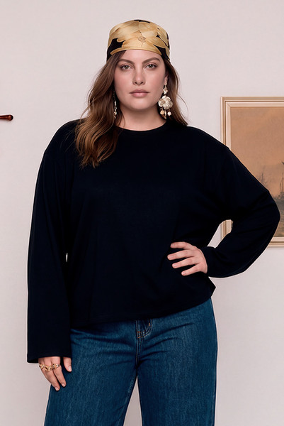 Black Long Sleeve Tee in Black