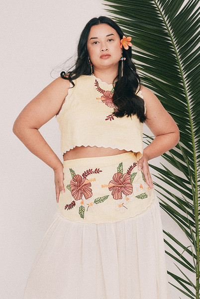 Cut from premium linen, this lemon crop top is finished with scalloped embroidery following the neckline and armholes. A concealed zip at the centre back keeps the line clean. Wear it with the matching yoke midi skirt to a summer wedding, or with denim and bright jewellery. True to size, designed from a 6 to a 22.
