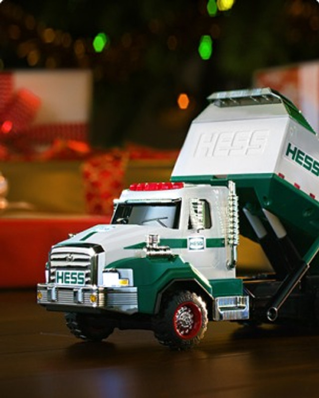 HESS トレーラーとロケット Hess Toy Truck - A Tradition of