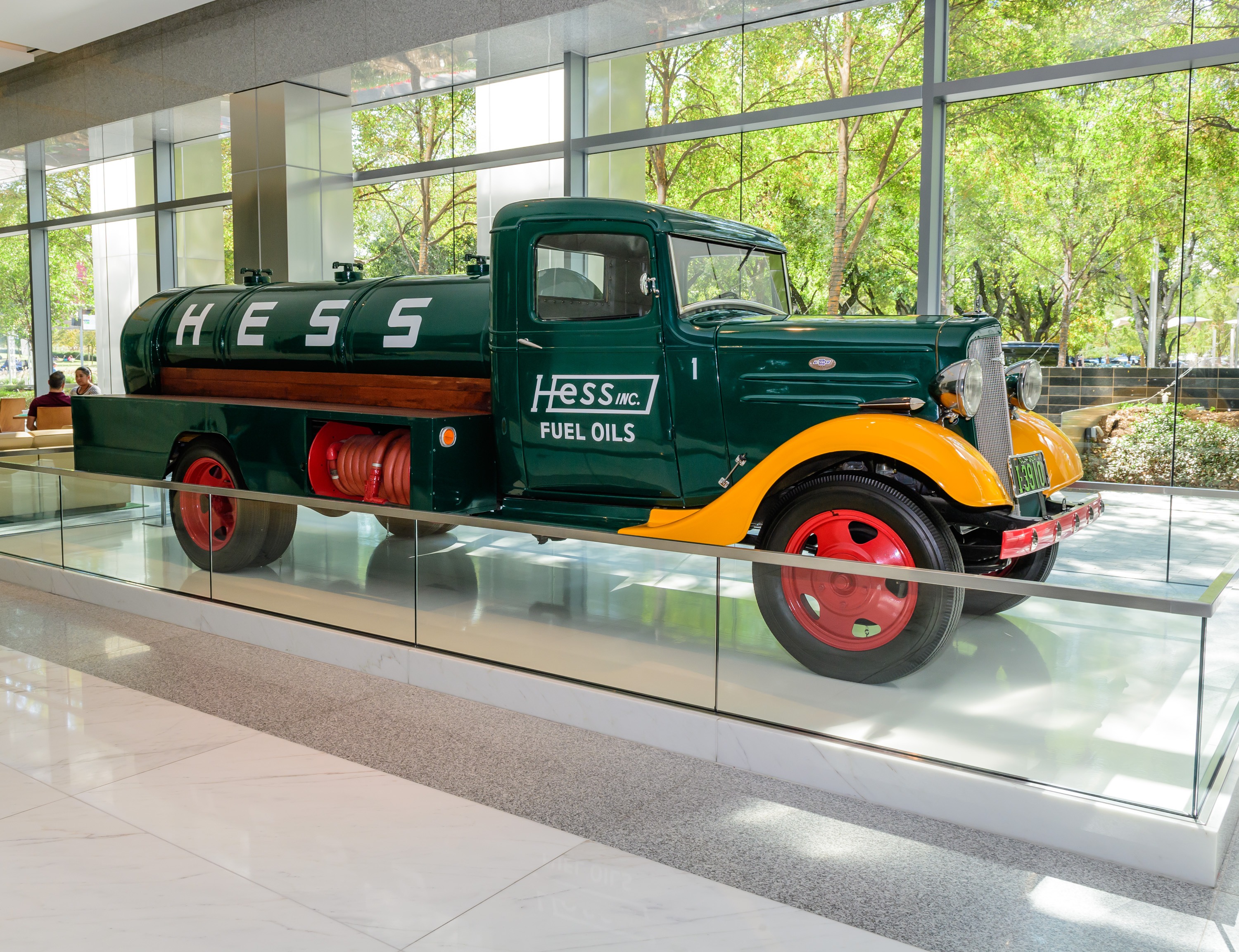 Camion jouet Hess 2019 - Équipe de sauvetage de dépanneuse 