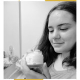  Royal Jelly in Skincare: A Natural Way to Support a Radiant Look