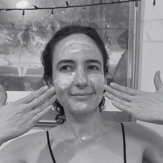 Close up of Under Eye & Face Cr&egrave;me application