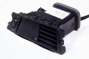 P3CARS BMW E9x (07) VENT INTEGRATED BOOST GAUGE