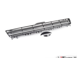 Golf R Badgeless Grille - With Silver Strip