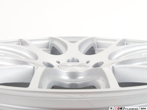 19" Style 040 Wheel - Priced Each (Only 1 Available)