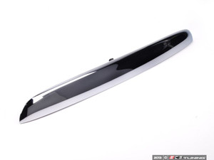 Trunk Lid Grip With LEDS - Chrome