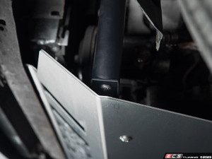 E30 Chassis Mount Skid Plate | ES4686122