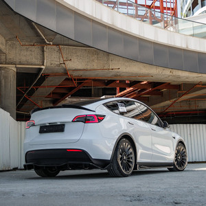 Rear Center Splitter Gloss Black - TESLA Model Y 2020-2025