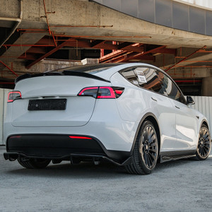 Rear Center Splitter Gloss Black - TESLA Model Y 2020-2025