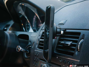 W204 C-Class Pre-Facelift ExactFit Magnetic Phone Mount