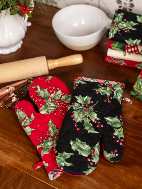 Holly Snow Patchwork Oven Mitt Set of 2 - Multi