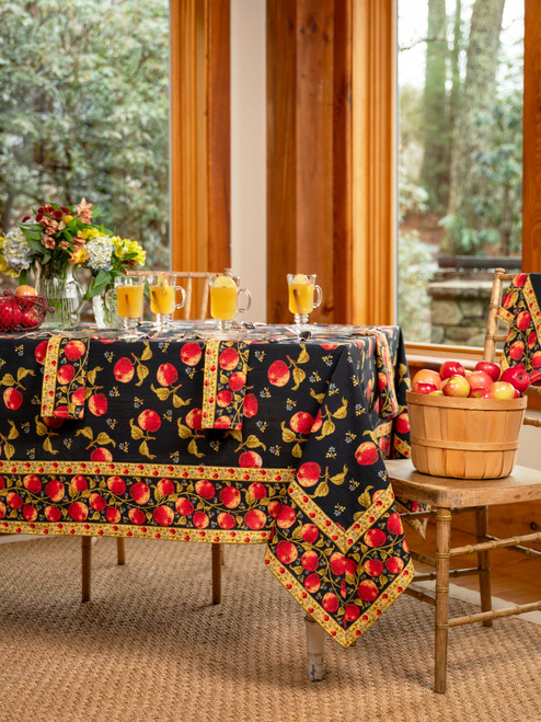Apple Tablecloth - Black