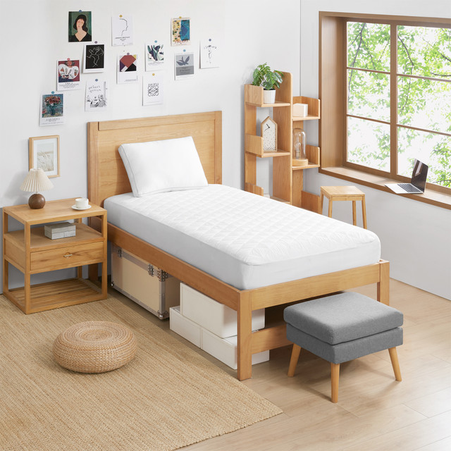 Machine Washable Mattress Protector for Extra Long Twin Dorm Bed 100% Polyester Machine Washable Mattress Protector for Extra Long Twin Dorm Bed 100% Polyester