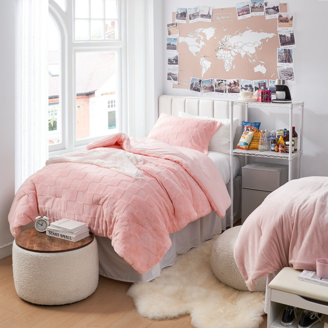 College Must Haves for Freshmen Girls Dorm Comforter Twin XL Bedspread Fluffy Faux Fur Blanket Cute Pink Apartment Decor Oversized Bedding College Must Haves for Freshmen Girls Dorm Comforter Twin XL Bedspread Fluffy Faux Fur Blanket Cute Pink Apartment Decor Oversized Bedding