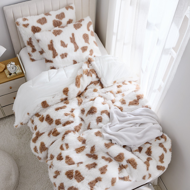 Girls Dorm Room Essentials Sherpa Cow Print Twin XL Bedding set with Pillow Covers Extra Long Comforter for College Student Must Haves