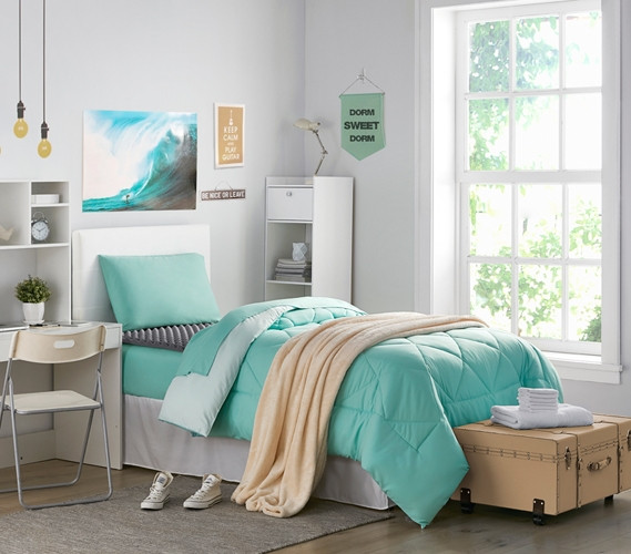 Hint of Mint/Yucca Reversible Twin XL Comforter