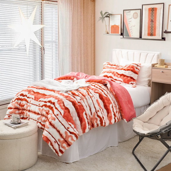 College Twin XL Bedding Set with Matching Velvet Pillow Cover Designer Dorm Bedding Essential Country Girl Aesthetic Room