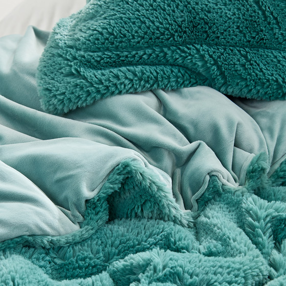 College Bedding Essentials with Matching Pillow Shams Super Plush Twin Extra Long Comforter Set Warm Green Fleece Bedspread