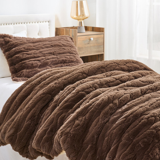 Girls Dorm Room Essentials Brown Twin XL Bedding set with Pillow Covers Extra Long Comforter for College Student Must Haves Faux Fur Blanket