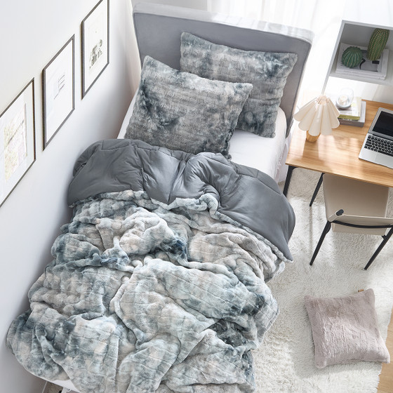 Super Plush Gray  Twin Extra Long Comforter Set Warm Faux Fur Bedspread College Bedding Essentials with Matching Pillow Shams