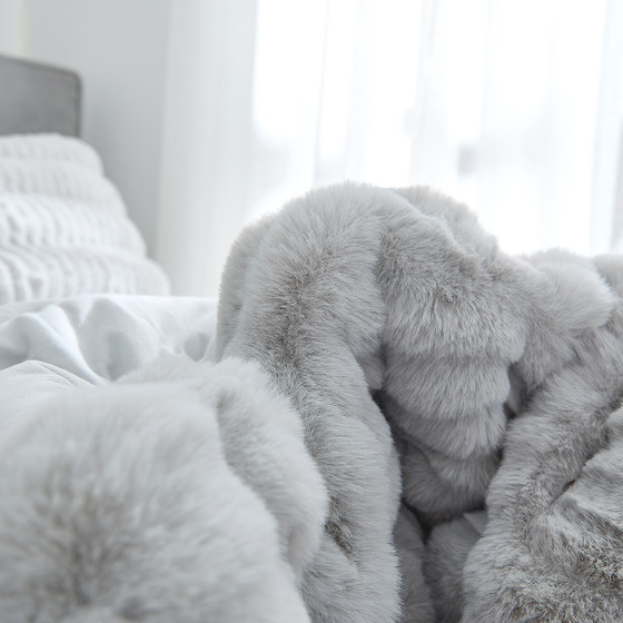 Super Plush Twin Extra Long Comforter Set Warm Faux Fur Bedspread College Bedding Essentials with Matching Pillow Shams