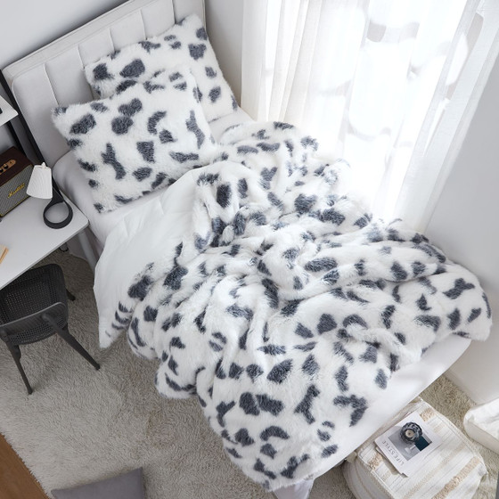 Oversized Bedding for College Apartment Essentials Checklist for Girls Neutral Dorm Room Decor Fluffy Sherpa Cow Print Bedding Blanket Twin Extra Long Comforter Set