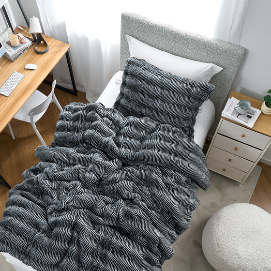 Machine Washable Dorm Bedding Essentials Easy to Clean Twin Extra Long Comforter for College Freshmen