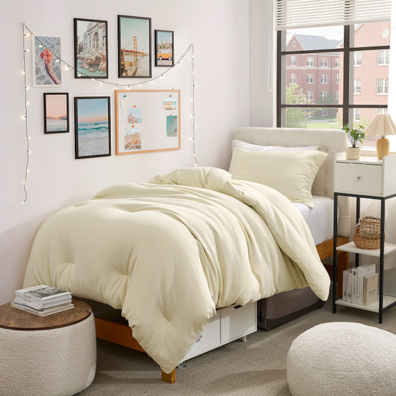 Beautiful College Dorm Decor Ideas for Your Extra Long Twin Dorm Bed Light Yellow Cream Colored College Decor Pieces