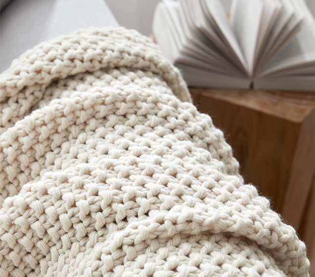 Fluffy Chunky Knit Throw Blanket Oversized Twin XL Bedding For Dorm Bed Dimensions College Supplies for Girls First Apartment Essentials