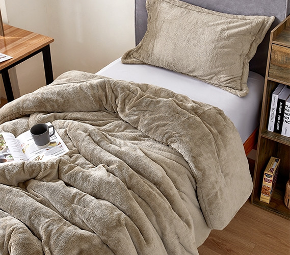 Super Plush Twin Extra Long Comforter Set Warm Fleece Bedspread College Bedding Essentials with Matching Pillow Shams Guys Dorm Decor