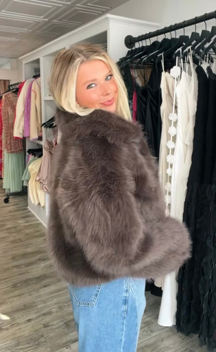 Viral faux fur jacket - Fancy Rascal