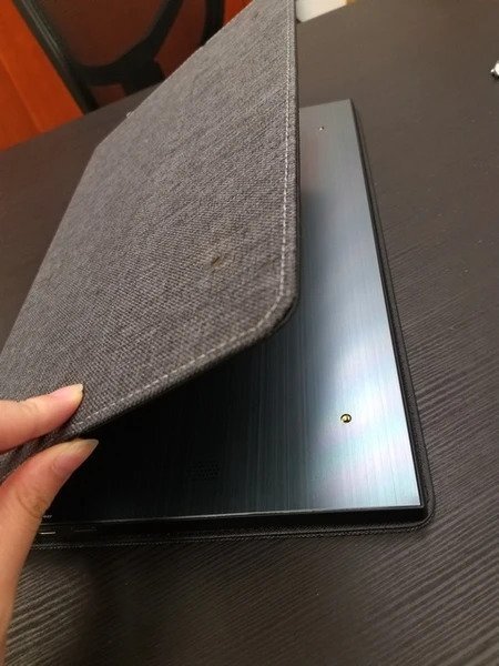 GadgetiCloud_lexuma_xscreen_portable_monitor_with_touch_screen_unboxing_remove_cover_3_grande