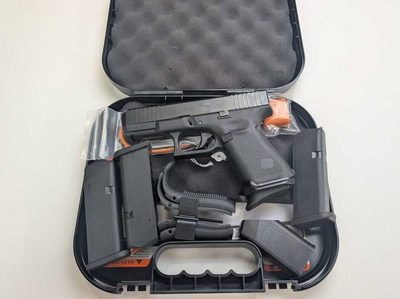 Glock 19 Gen 5 with Case and 4 Magazines