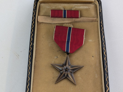 US Bronze Star W/ Case - WW2/Korean War Era