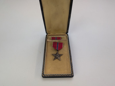 US Bronze Star W/ Case - WW2/Korean War Era