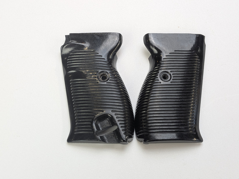 WW2 German P38 Grip Set - Mid War Production