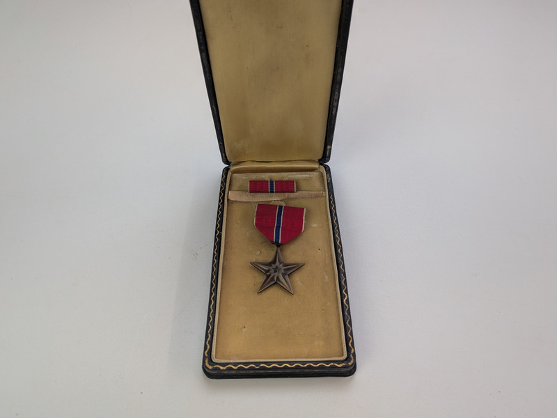 US Bronze Star W/ Case - WW2/Korean War Era
